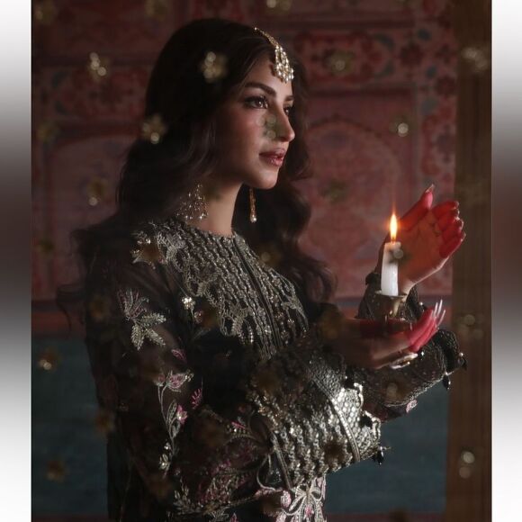 Afrozeh Indian / Pakistani Luxury Wedding Wear - Picture 4 of 16